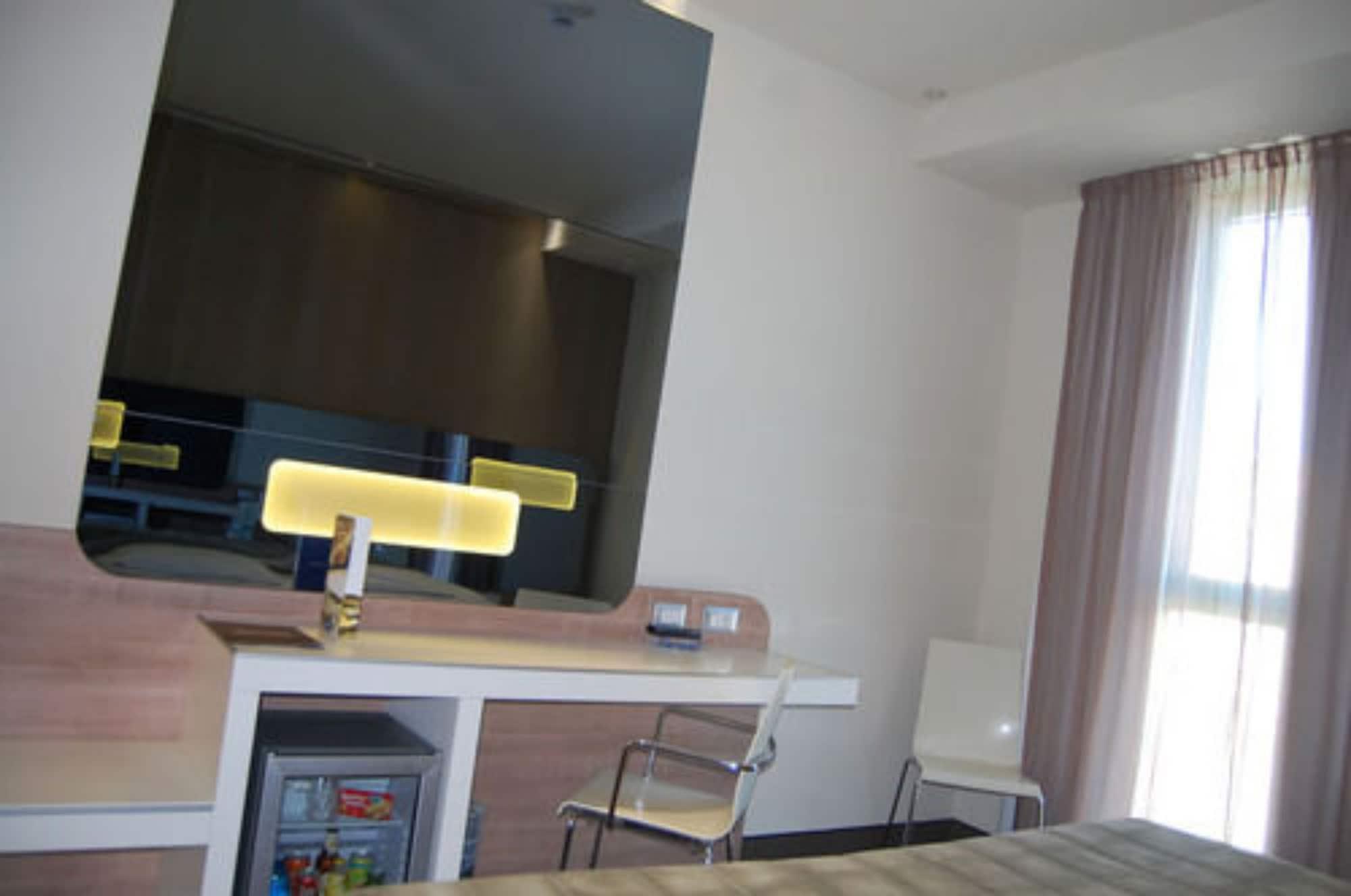 Idea Hotel Plus Savona Esterno foto