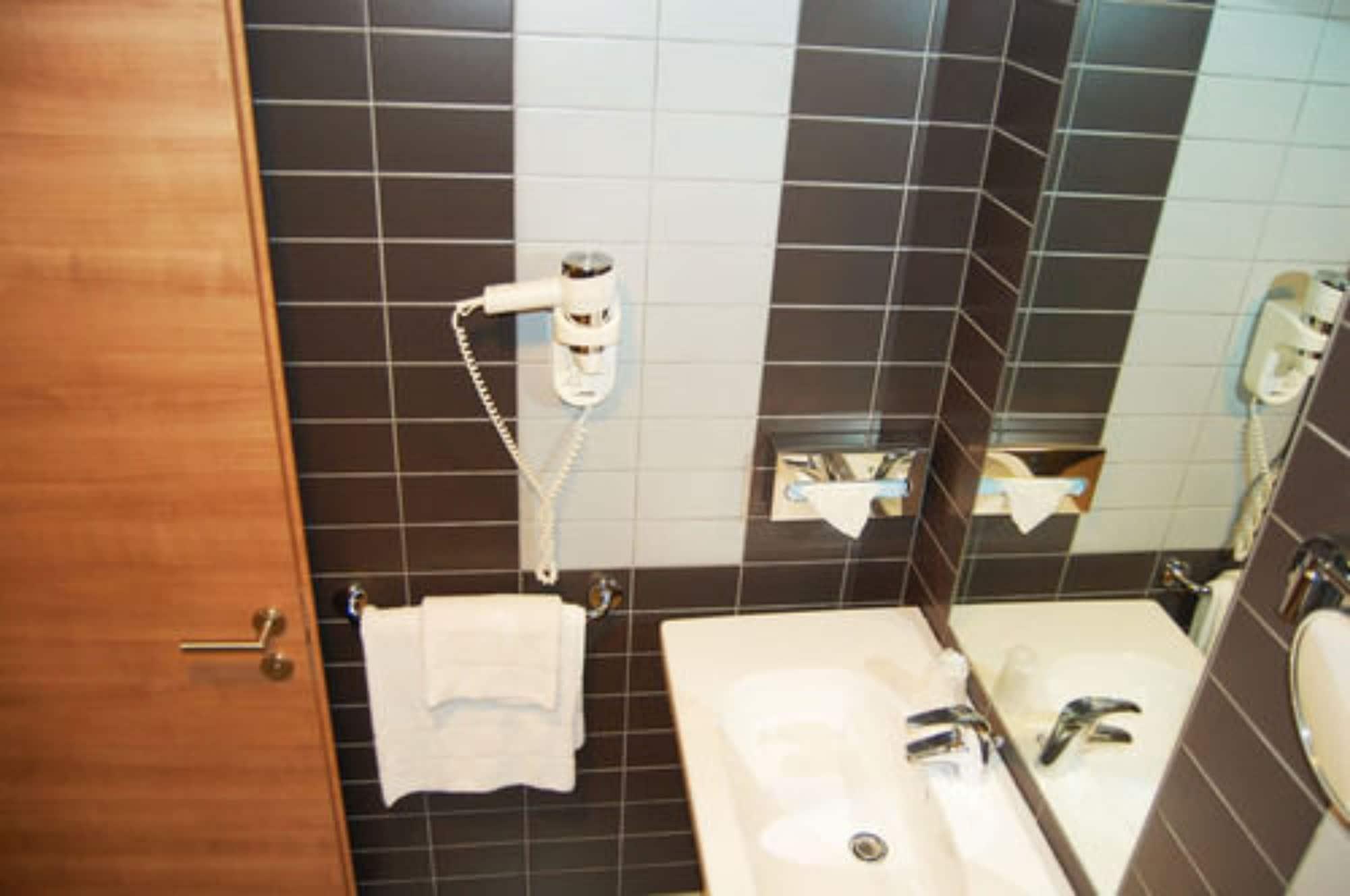 Idea Hotel Plus Savona Esterno foto